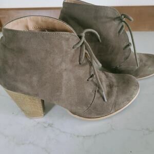Maurice's Chunky Heel Olive Green Brown Suede Ankle Booties Size 8.5